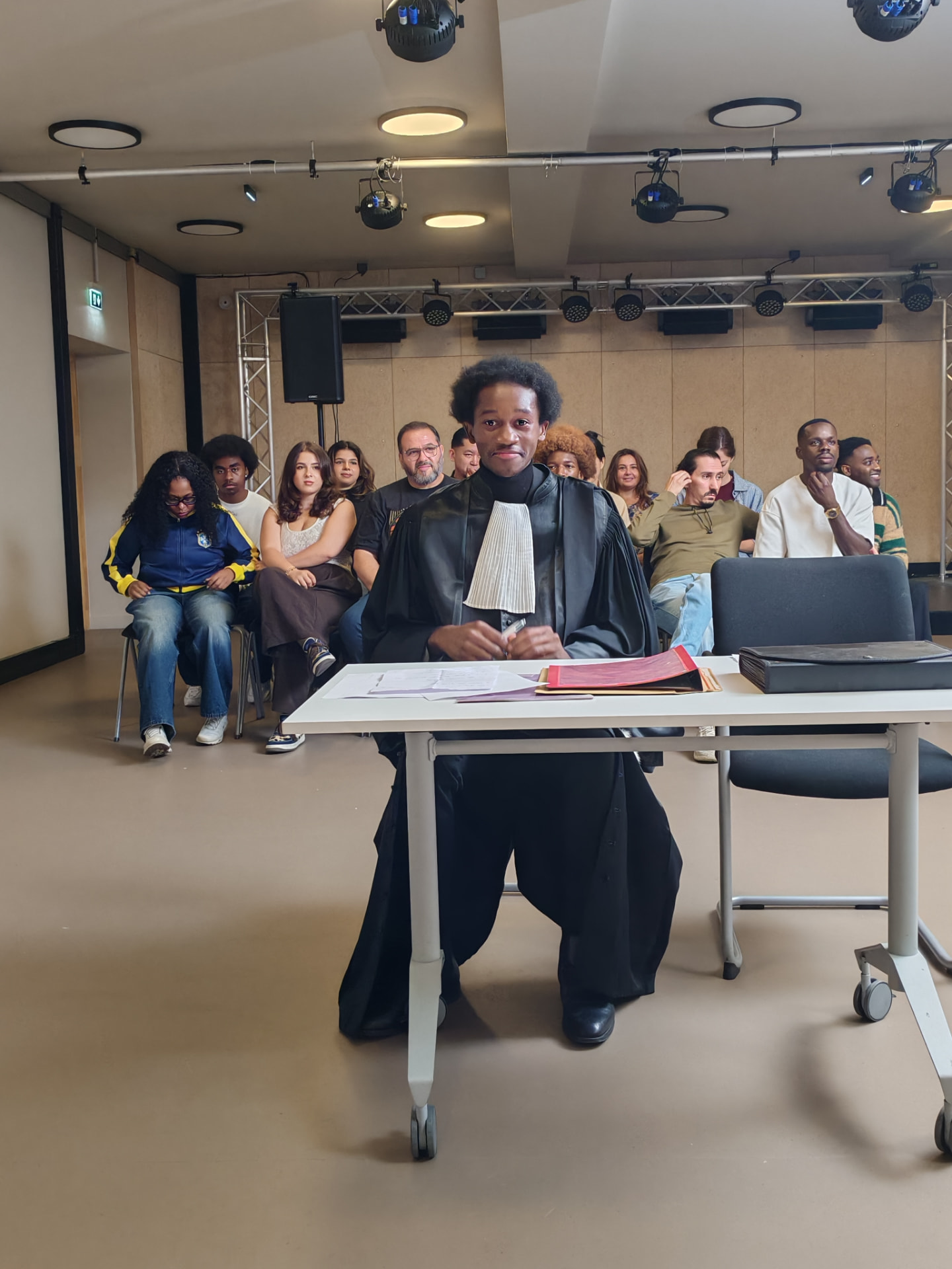 Tournage — plaidoirie, jeu face caméra