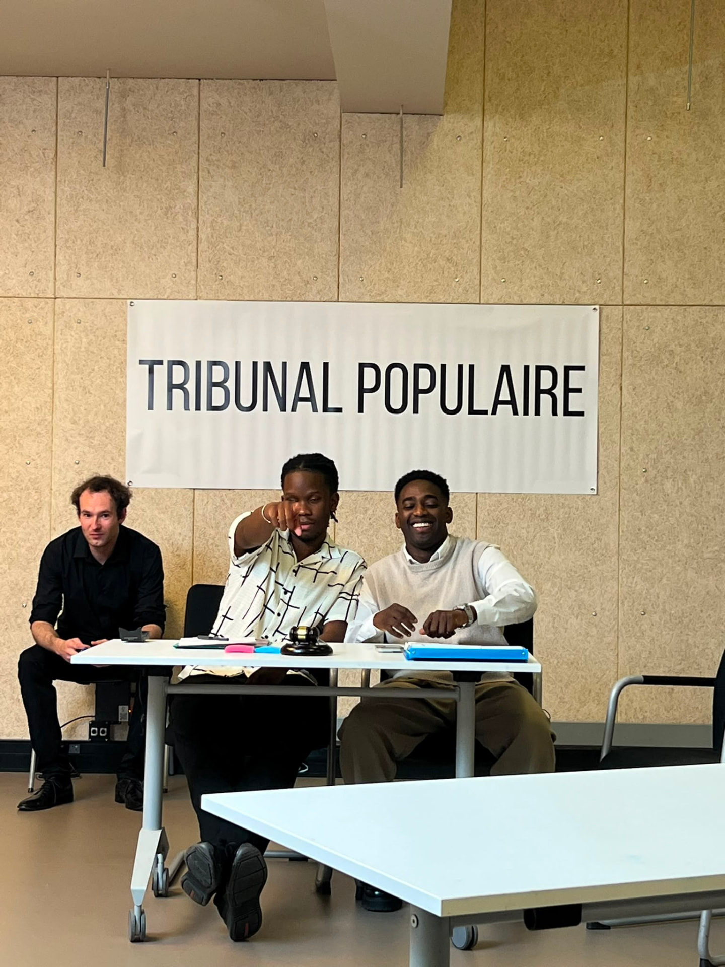 Tournage — l'équipe entre deux prises